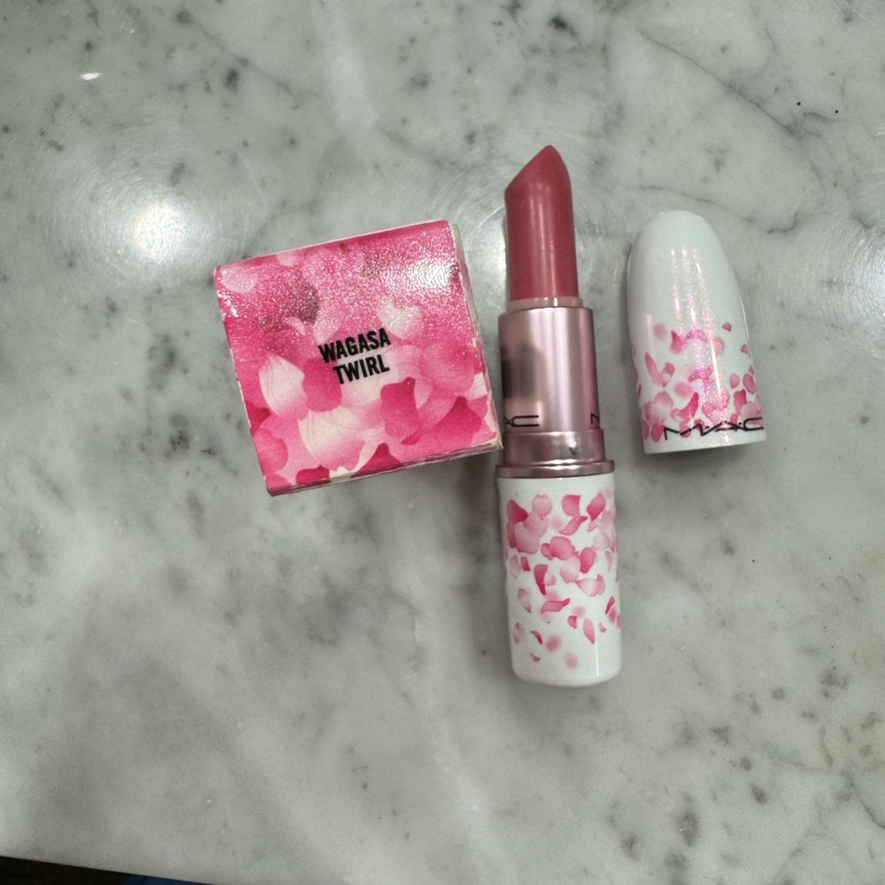 NWT Wagasa Twirl MAC Lipstick